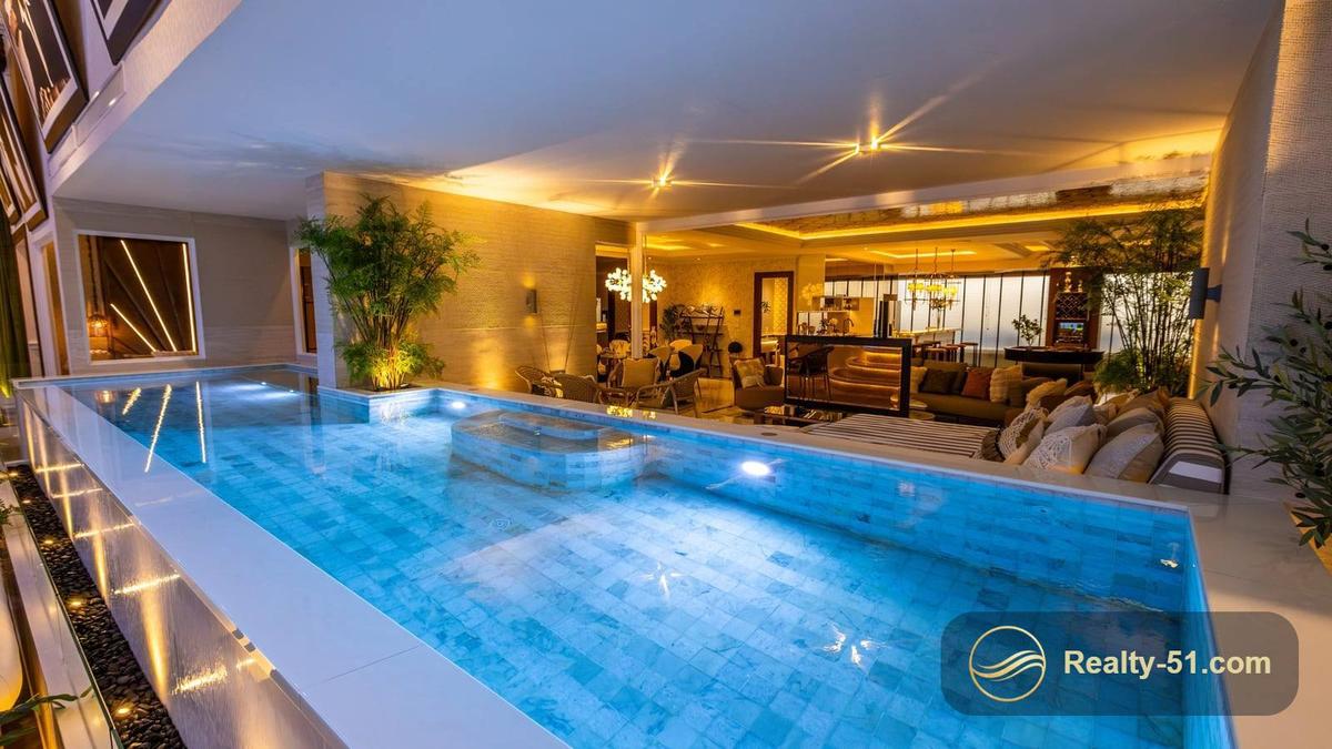 ห้องสองชั้น 2 ห้องนอน 98 ตร.ม. พร้อมสระสปาส่วนตัว ใน The Riviera Malibu